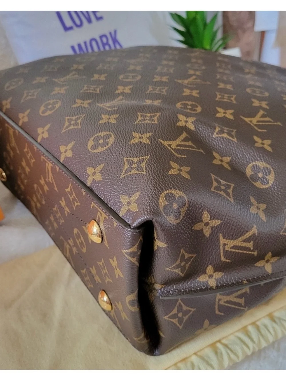 Authentic Louis Vuitton Brown Monogram Metis bag with Gold Hardware.